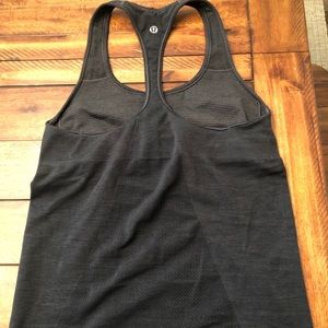 Black lululemon razor back top size 4